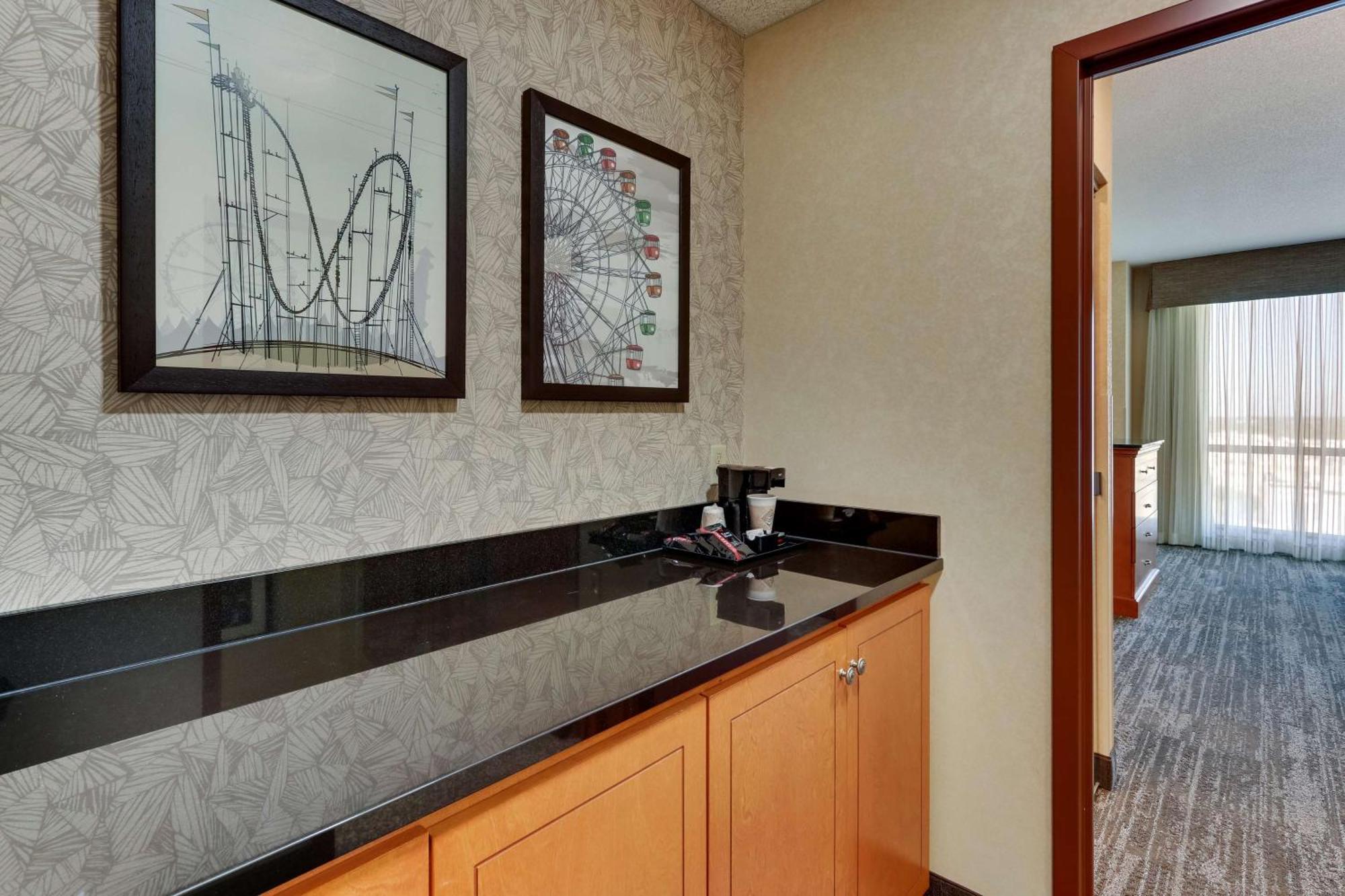 Drury Inn & Suites Orlando Near Universal Orlando Resort ภายนอก รูปภาพ