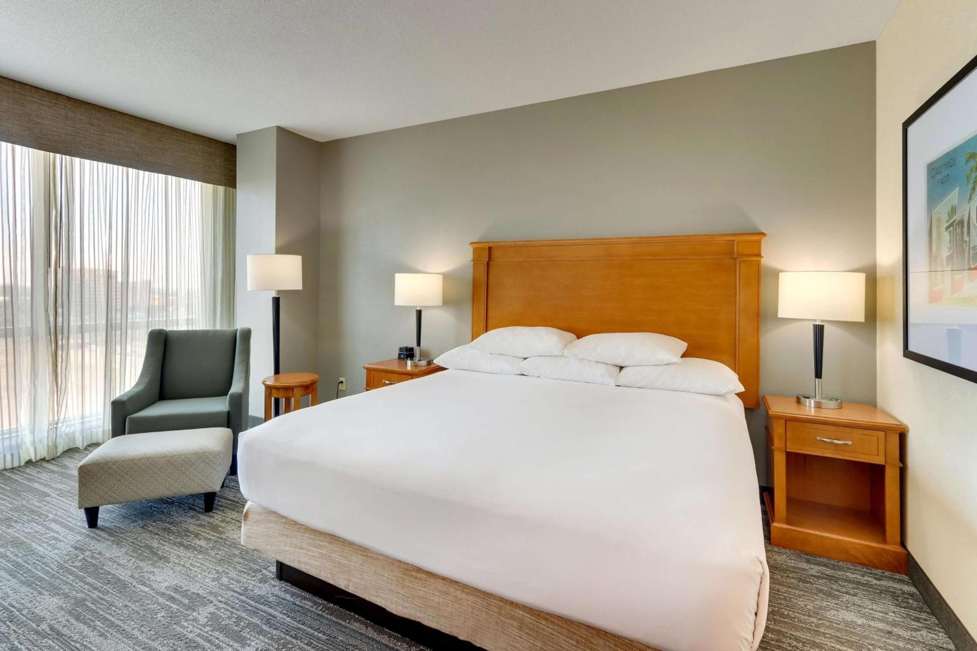 Drury Inn & Suites Orlando Near Universal Orlando Resort ภายนอก รูปภาพ