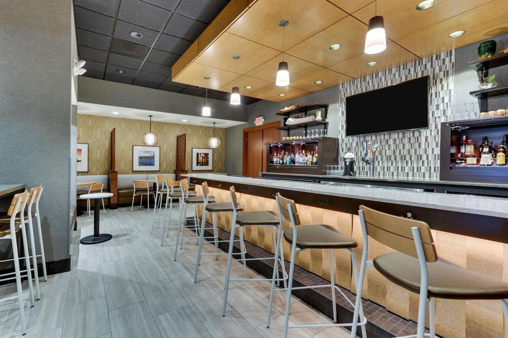 Drury Inn & Suites Orlando Near Universal Orlando Resort ภายนอก รูปภาพ