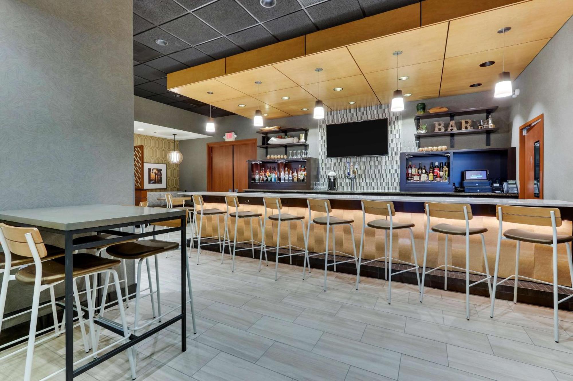 Drury Inn & Suites Orlando Near Universal Orlando Resort ภายนอก รูปภาพ