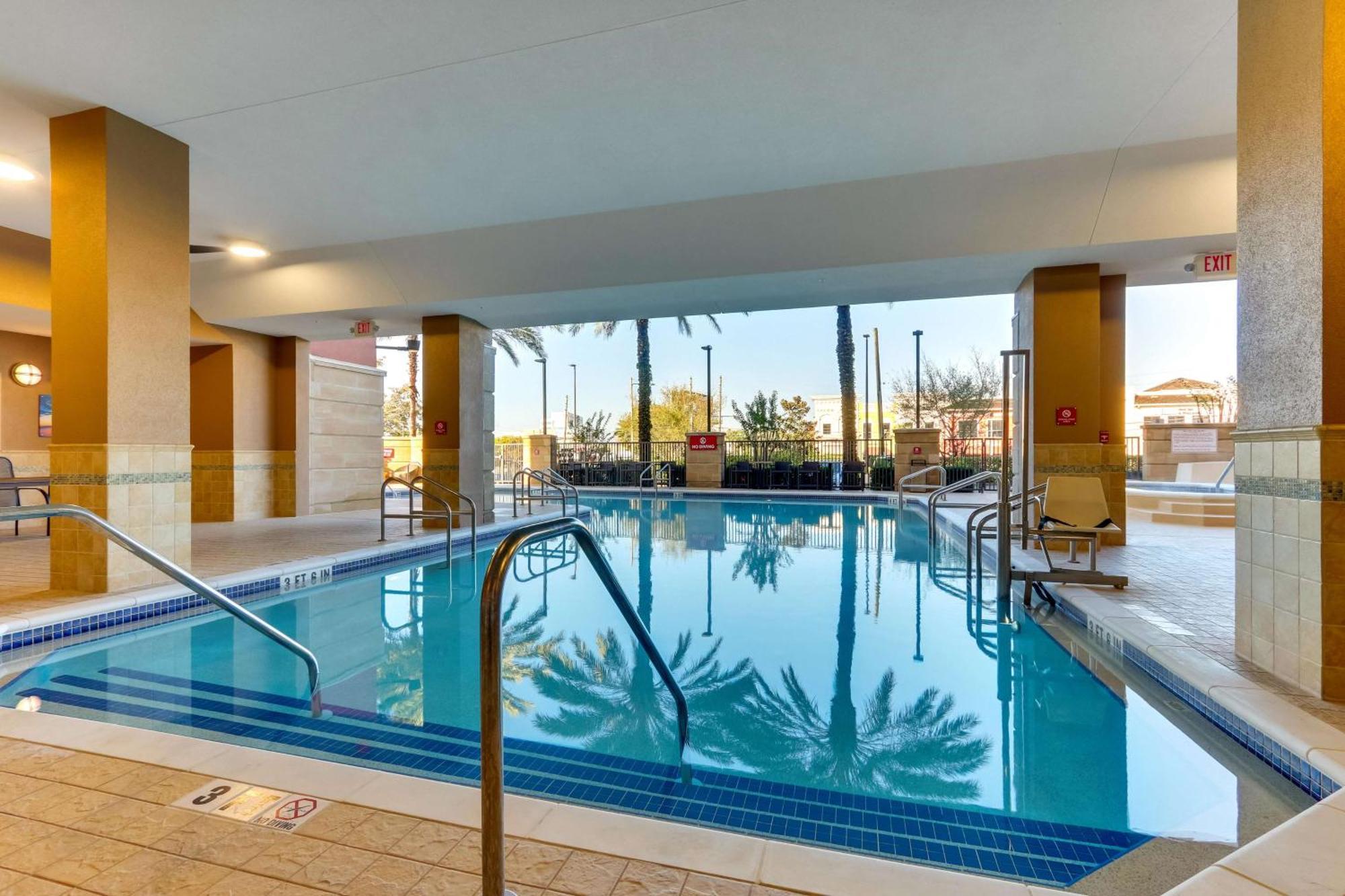 Drury Inn & Suites Orlando Near Universal Orlando Resort ภายนอก รูปภาพ