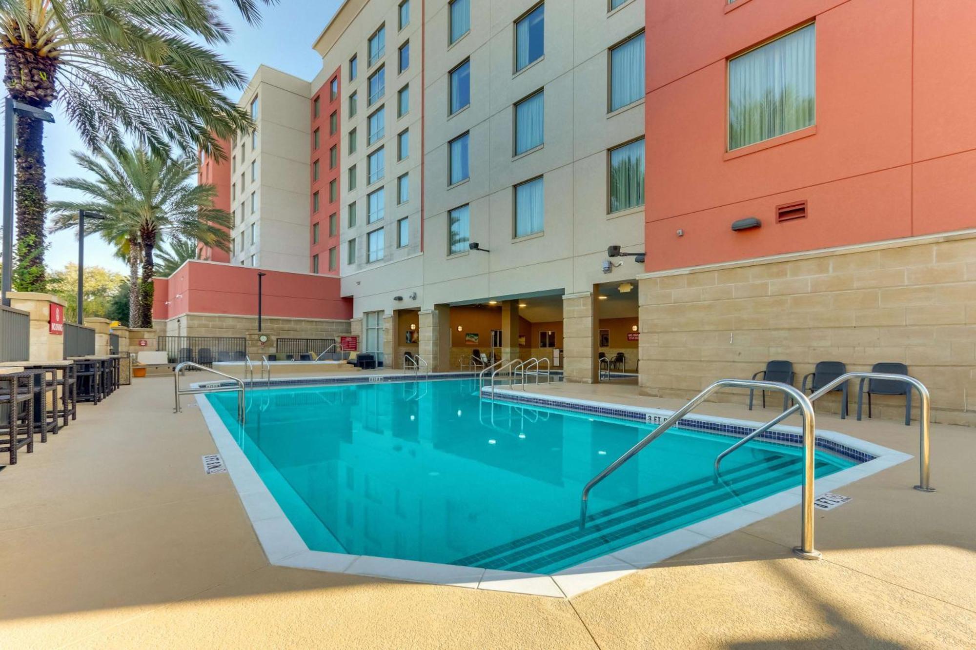 Drury Inn & Suites Orlando Near Universal Orlando Resort ภายนอก รูปภาพ